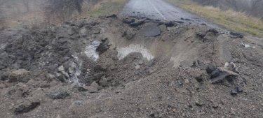 Фото 2 — Оккупанты выпустили ракеты С-300 по Запорожской области: разрушено дорожное полотно