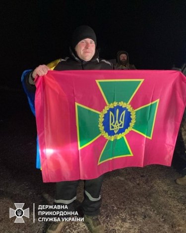 Фото 4 — Украина вернула домой еще 100 пленных. Большинство – защитники Мариуполя (ФОТО)