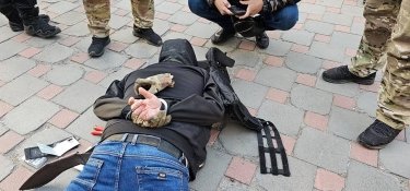 Фото 2 — В Киеве вооруженный мужчина ворвался в бизнес-центр (ФОТО)