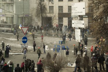 Фото 2 — На Грушевского возобновилось силовое противостояние