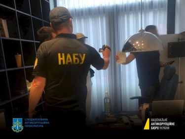 Фото 5 — НАБУ піймало чиновників на схемі виведення з держвласності сільгоспземель на Київщині: збитки - майже 2 мільярди (ФОТО)