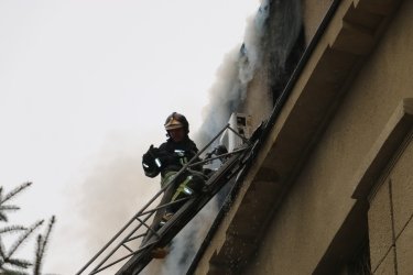 Фото 3 — Очередной обстрел Харькова вызвал пять пожаров: спасатели показали тушение крупнейшего (ФОТО, ВИДЕО)