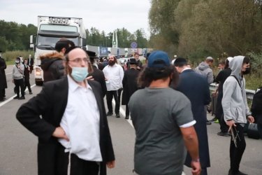 Фото 2 — Значительные группы хасидов пытались попасть в Украину со стороны Беларуси (ФОТО, ВИДЕО)
