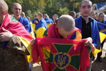 Фото 5 — Украина и РФ обменялись пленными: домой вернулись 115 защитников (ФОТО)