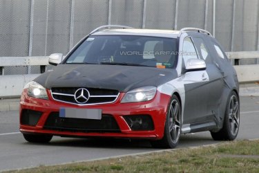 Фото 2 — Mercedes-Benz провел первые испытания черной серии C63 AMG Estate