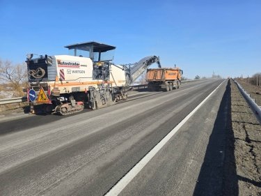 Фото 4 — Акцент на міжнародних та національних трасах: як проходить ремонт доріг в Україні