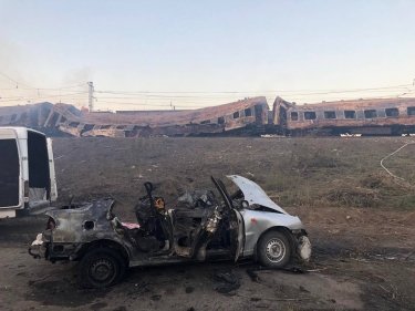 Фото 3 — 22 человека погибли в результате ракетного удара по поезду на станции Чаплино - Зеленский