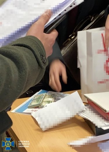 Фото 7 — СБУ задержала функционера "Киевводоканала", выломав двери в офисе компании (ФОТО, ВИДЕО)