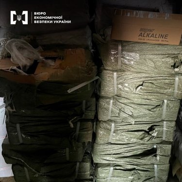 Фото 3 — В Україні викрили масштабне підпільне виробництво фейкових батарейок (ФОТО)