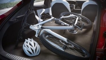 Фото 9 — Стеклянная крыша, штурвал вместо руля и доступ к видеоиграм: Tesla обновила дизайн Model S