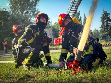 Фото 5 — В Одессе произошел масштабный пожар в здании завода сельхозмашин (ФОТО, ВИДЕО)