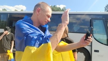 Фото 9 — Відбувся новий обмін: в Україну з полону повернулися 84 військових і цивільних (ФОТО)