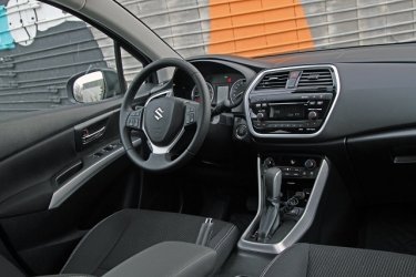 Фото 3 — На автомате: тест-драйв рестайлингового Suzuki SX4