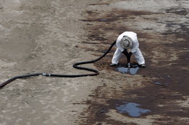 Фото 13 — Названы причины аварии на нефтяной вышке BP в Мексиканском заливе