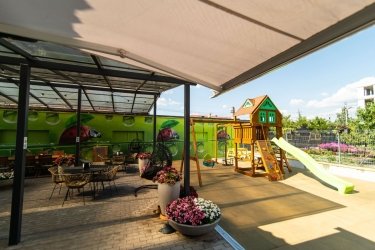 Фото 3 — Döner Маркет запрацював у новому сімейному форматі  з функцією DRIVE