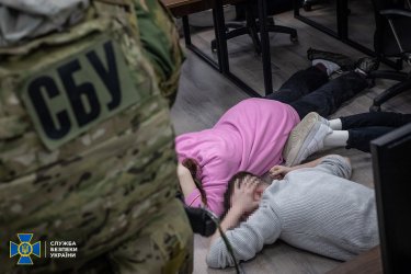 Фото 9 — Украли почти 100 млн грн со счетов жителей Мариуполя: СБУ разоблачила группу мошенников (ФОТО, ВИДЕО)