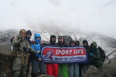 Фото 3 — В условиях небывалого снегопада украинская команда "Sport Life"покорила самый высокий пик Африки