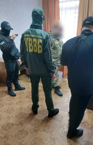 Фото 8 — СБУ піймала чернігівського прикордонника на спробі "злити" ФСБ інформацію про охорону кордону (ФОТО)