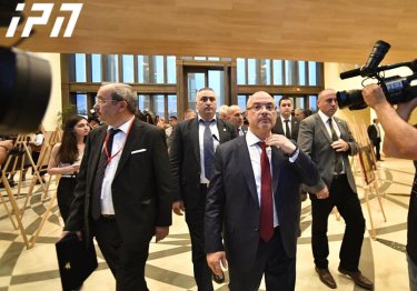 Фото 4 — В Грузии массовые протесты: оппозиция штурмует парламент (ФОТО и ВИДЕО)