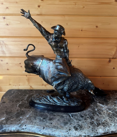 Фото 6 — АРМА готує до продажу ювелірні вироби та антикваріат, що належали Медведчуку