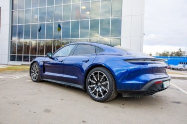 Фото 3 — Всего 100 авто в Украине. Porsche Taycan — электрический "жеребец" со спортивным нравом