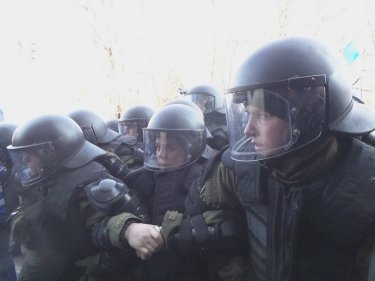 Фото 15 — Столкновения под Радой: противники рынка земли устроили потасовку с полицией (ФОТО, ВИДЕО)