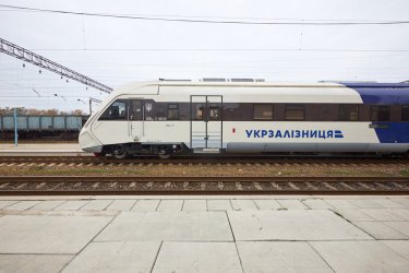 Фото 3 — Крюковский вагоностроительный завод выпустил на железную дорогу новый поезд (ФОТО)