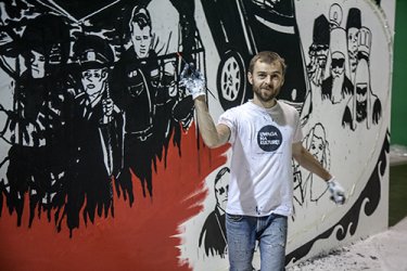 Фото 2 — Арт-директор Арсенала уволился после уничтожения работы о Врадиевке для выставки "Велике і Величне"