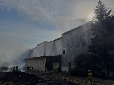 Фото 2 — Росіяни вдарили по розподільчому центру EVA у Броварах (ФОТО)