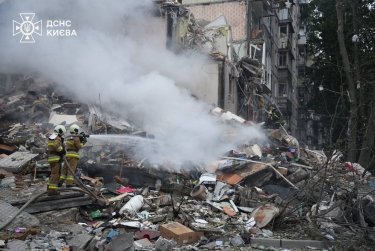 Фото 4 — Росія завдала масованого удару по Києву: є загиблі, десятки постраждалих, зруйновано цілий під’їзд (ФОТО)