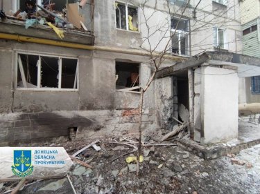 Фото 8 — Оккупанты обстреляли центр Торецка, есть жертва (ФОТО)