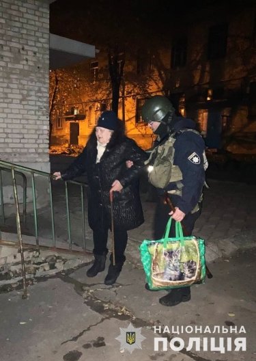 Фото 5 — При обстреле Запорожья среди многоэтажек упали неразорвавшиеся кассетные снаряды: жителей эвакуируют