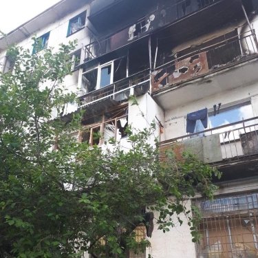Фото 3 — На Луганщині росіяни зруйнували понад 60 будинків, горять цілі вулиці, — Гайдай