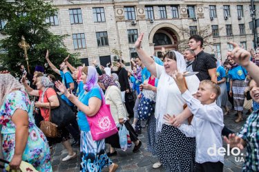 Фото 53 — "Мы сюда приехали мира просить" — как в Киеве прошел Крестный ход УПЦ МП (фото)