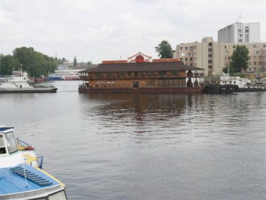 Фото 3 — На Днепре уплыл ресторан "Мураками"