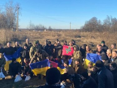 Фото 3 — Україна повернула з російського полону 60 своїх захисників