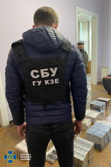 Фото 7 — СБУ перекрыла канал поставки контрафактных сигарет и алкоголя из "ДНР" (ФОТО)