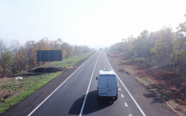 Фото 3 — Советник премьера Юрий Голик показал, как отремонтировали трассу Запорожье-Мариуполь