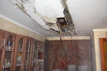 Фото 6 — Війська РФ обстріляли Миколаїв з "Урагану": снаряд "прошив" житловий будинок, є постраждалі