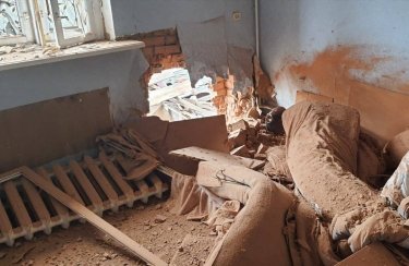 Фото 7 — Россияне в очередной раз обстреляли Никопольский район: повреждено агропредприятие и дома (ФОТО)