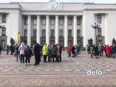 Фото 2 — Под Радой митингуют против закрытия детских тубсанаториев (ФОТО)