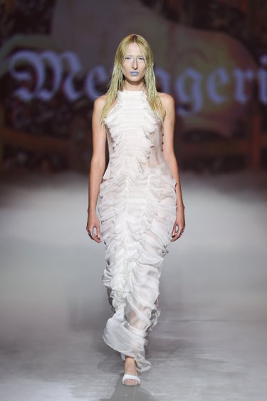 Фото 17 — Ukrainian Fashion Week SS27: ремесло, реконструкция и показ в укрытии