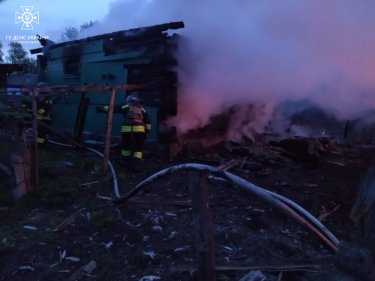 Фото 2 — Российская армия обстреляла два приграничных города в Сумской области: горели дома (ФОТО)