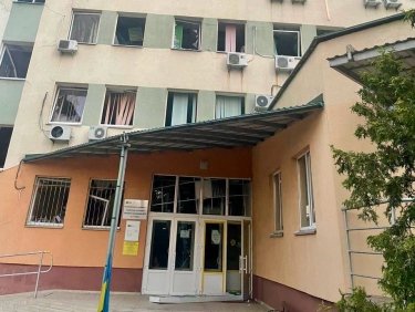 Фото 8 — В Киеве повреждено здание налоговой в результате российской атаки (ФОТО)