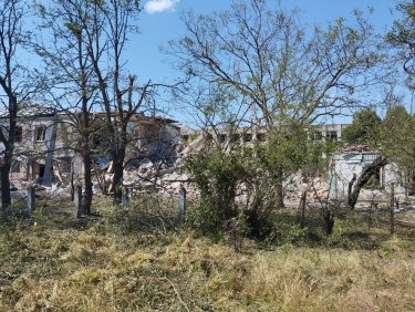 Фото 2 — Российские войска разбомбили музыкальную школу в Херсонской области (ФОТО)