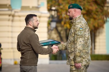 Фото 4 — Зеленський присвоїв звання Героя України майже двом десяткам військових та сотенному УПА Симчичу