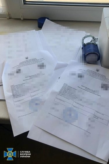 Фото 9 — В Киеве накрыли сеть центров, выдававших поддельные иностранные Covid-сертификаты