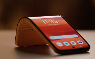 Фото 2 — Motorola показала концепцию гибкого смартфона-браслета (ФОТО)