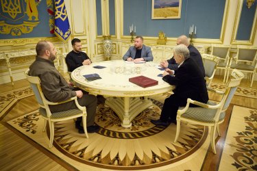 Фото 3 — Зеленський "подарував" Джемілєву на ювілей звання Героя України (ФОТО)