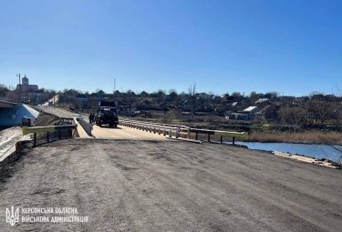 Фото 5 — На Херсонщині встановили ще один тимчасовий міст через Інгулець (ФОТО)